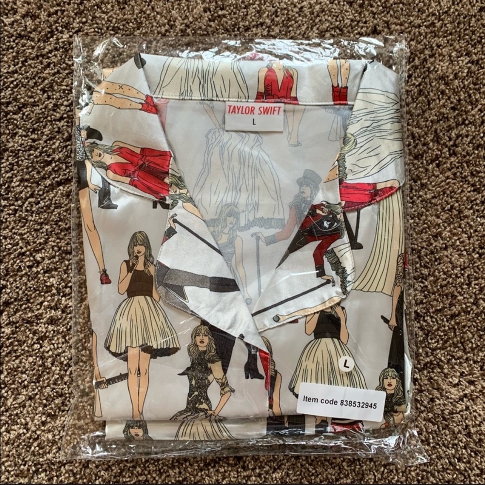 NEW Taylor Swift RED (Taylor’s Version) Eras Pajamas - Picture 6 of 11